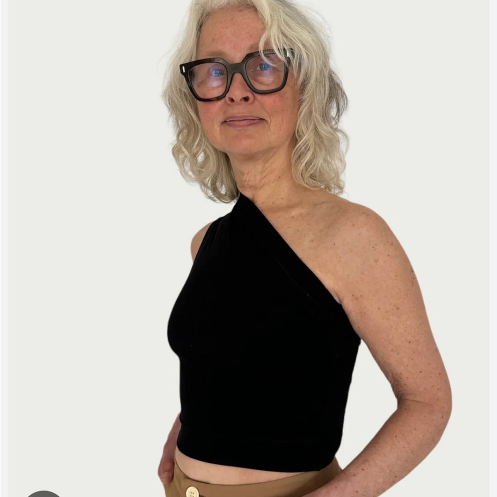 Hoi Bo Black One-Shoulder Women's Top